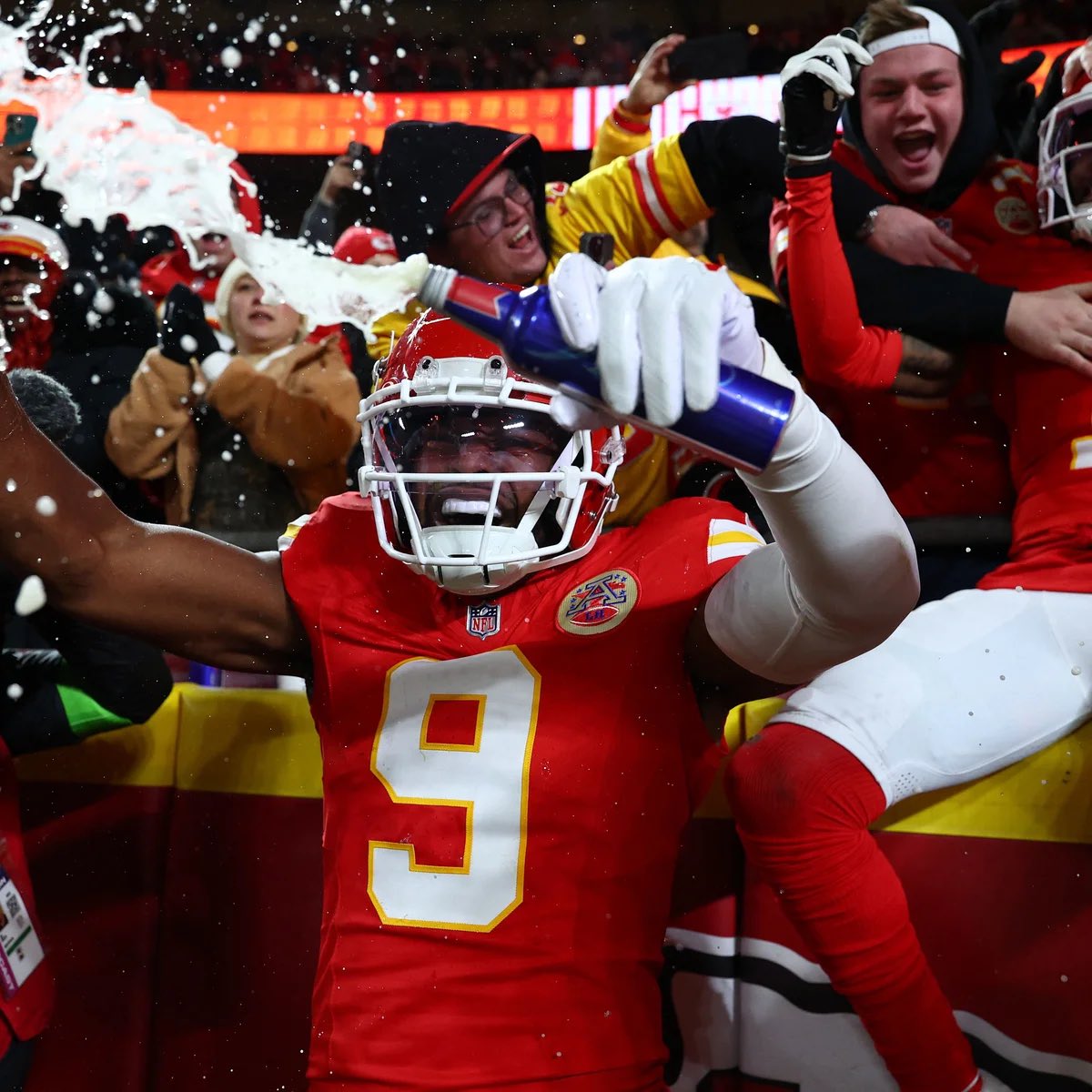 pinkuchiha__'s tweet photo. Y’all know I couldn’t go to sleep without reminding y’all who defeated the Raiders… 😭😂❤️💛

#ChiefsKingdom #Chiefs #KansasCityChiefs #KCChiefs #ChiefsWin #ChiefsNation #ChiefsFootball #NFL #NFLFootball #NFLFans #ChiefsMafia #PatrickMahomes #Mahomes #Raiders #ChiefsVsRaiders https://t.co/8okXxpfKDC