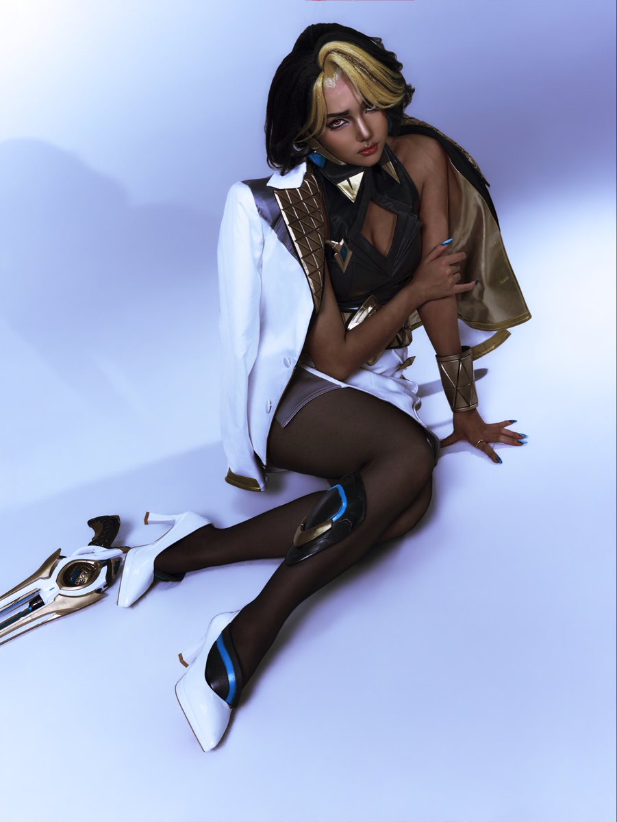 LHzzz_09's tweet photo. Loved this art so much I copied the pose… and got it completely backwards 😭
#domina https://t.co/4rgc3RCCFu