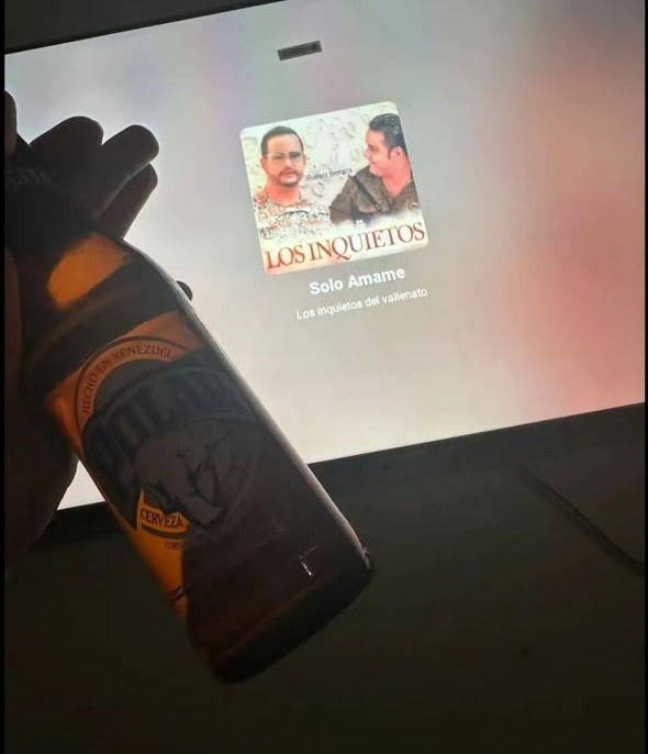 EmilinoPin89's tweet photo. Esto de beber unas birras con vallenato de fondo tiene su appeal, debo admitirlo 🍻🍻

#Venezuela Caracas #Polarcitas Brasil #LaCasaDeLosFamososMx Mavesa #LCDLFMX Cines Unidos https://t.co/sTosB5n7bY