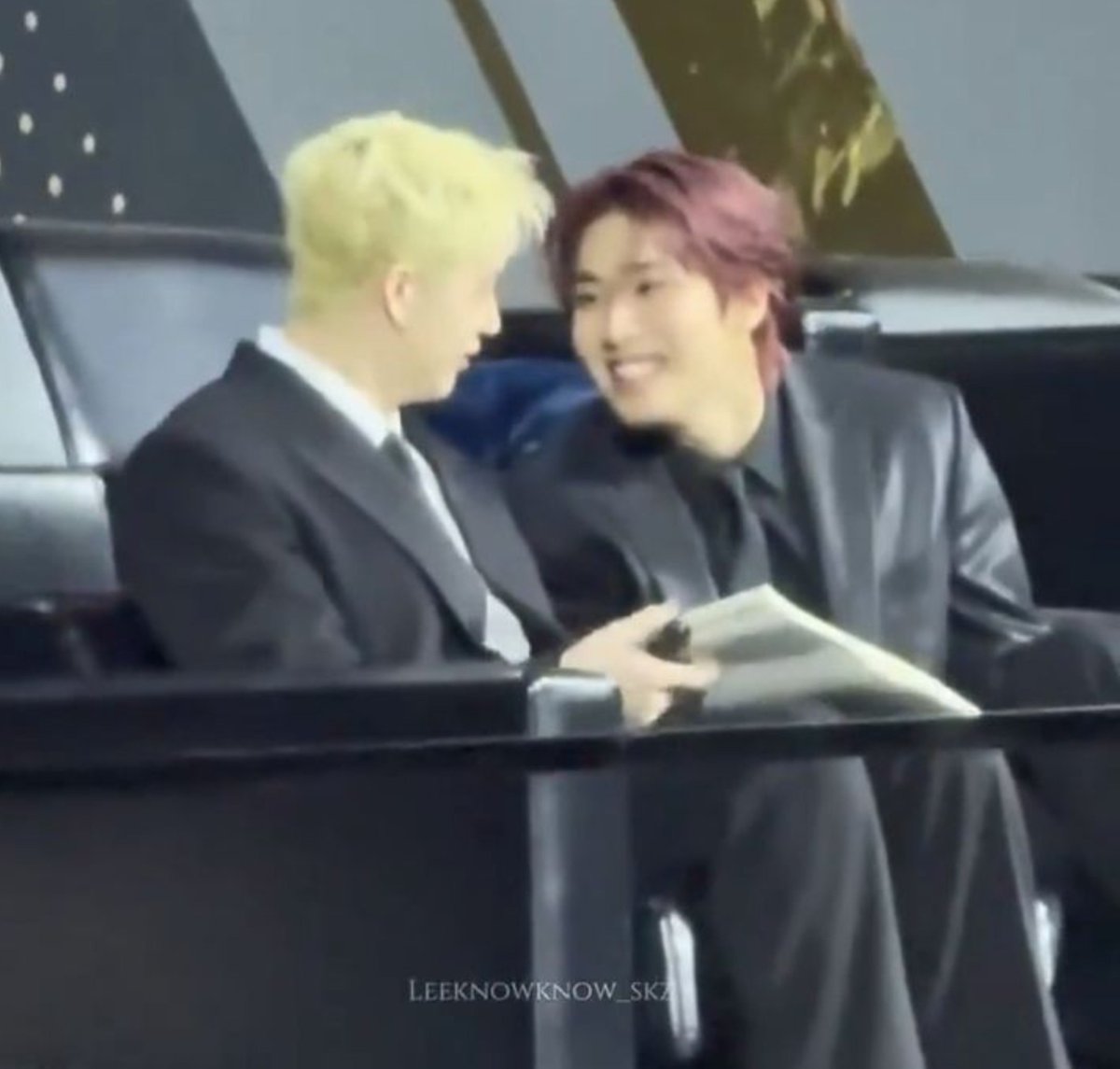 strawariberri's tweet photo. “jisung’s smile is so forced when he’s with chan” brother are we talking about the same han jisung https://t.co/apNTXVcroZ