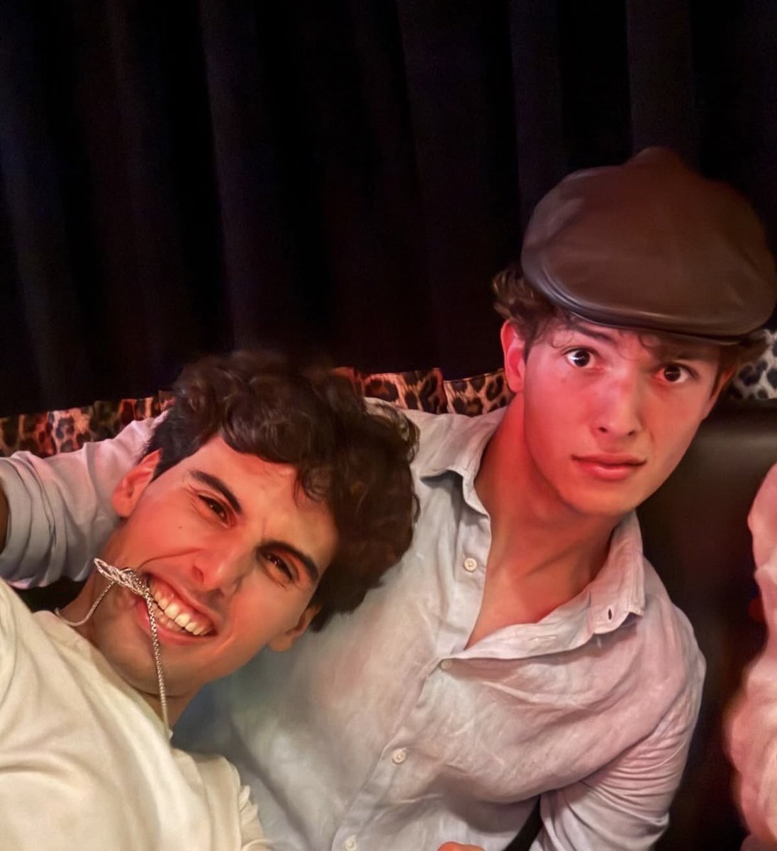 oscarmogs's tweet photo. obsessed with how gabi is just friends with everyone https://t.co/XaeOT5UQHl