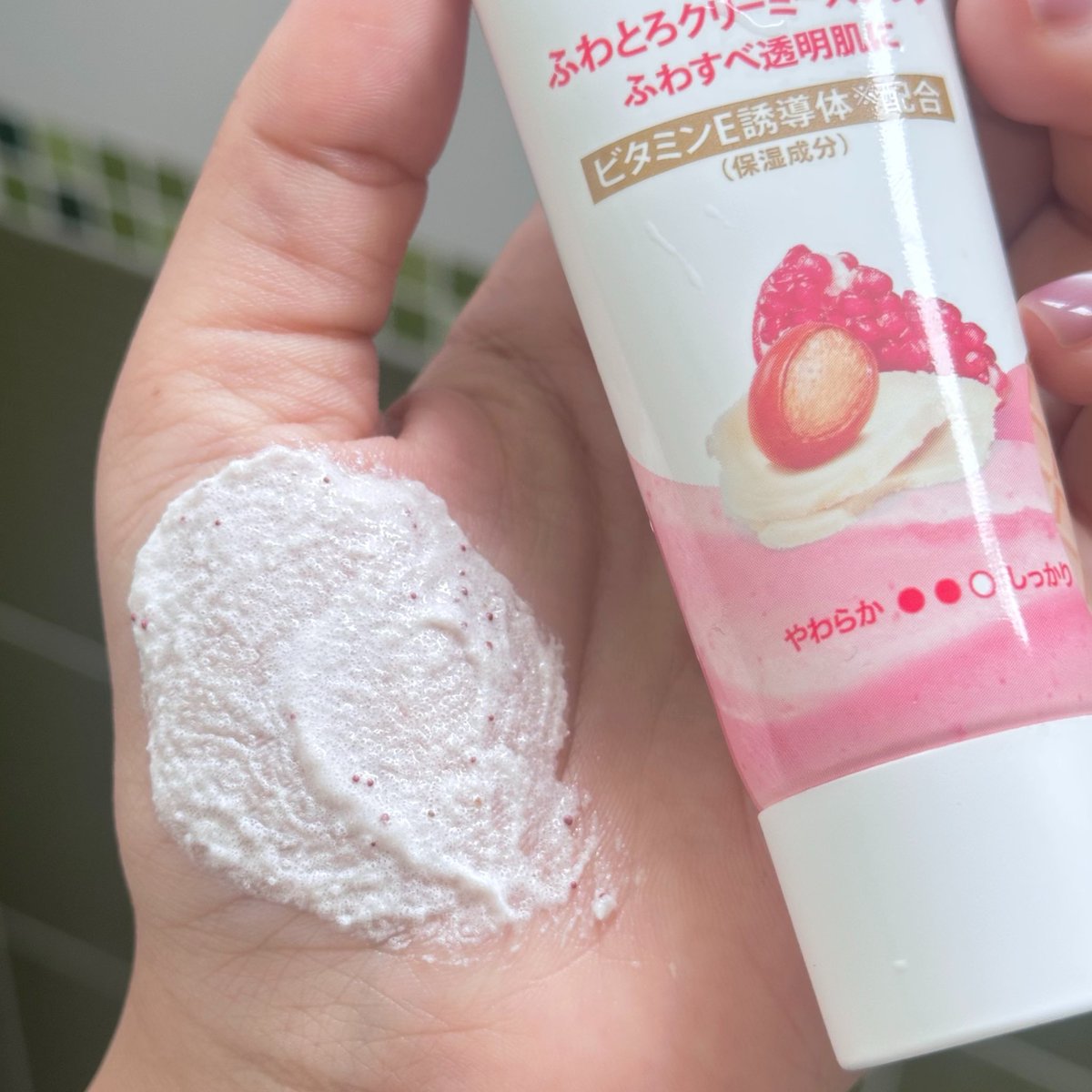 PaiYaztqi's tweet photo. แกกก Dove Scrub ตัวนี้ใช้แล้วฟินมาก เนื้อสครับขัดเพลิน ไม่รู้สึกบาดผิว หลังล้างผิวนุ่มลื่นขึ้น แล้วกลิ่นหอมหวานละมุนมาก 💗 ที่ชอบอีกอย่างคือหลอดพกง่ายสุด ๆ
https://t.co/SnYO0RGNCz
#Dove #BodyScrub #สครับผิว #ป้ายยา #ไอเทมพกง่าย https://t.co/adlXNfEvg6