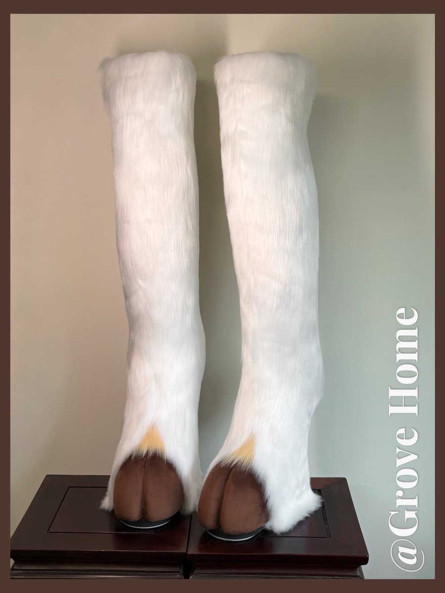 Nimo1122_'s tweet photo. A lamb leg, right against your body.
身につける羊の脚
#Lamb #Sheep #WearableArt #HandmadeArt #WeirdArt #ArtFashion https://t.co/cW2mfF4rlX