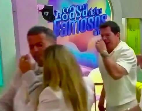 httpwllwsdlry's tweet photo. Nos jugaron en la puta cara, era Karina y Mariana en esa final, de que me hablas????? 

#LaCasaDeLosFamososMéxico https://t.co/GTcffVmYCq