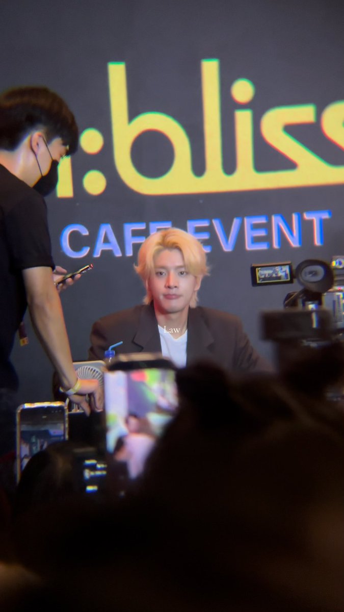 _lawrnz's tweet photo. My fanboy heart is VERY happy seeing you jake!🧡

#CNCA #ENHYPEN_in_MNL #ShopeePH_with_ENHYPEN #Dunkin_with_ENHYPEN #ENHYPEN #jake https://t.co/gvlMqBsWvN