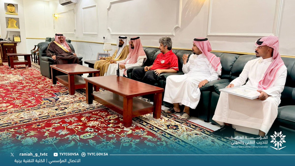 tvtc_g_raniah's tweet photo. إنجاز جديد للكلية التقنية برنية

حصلت الكلية التقنية برنية على شهادة الامتثال للسلامة الإسعافية من هيئة الهلال الأحمر السعودي، لتكون أول منشأة على مستوى محافظة رنية تحصل على هذه الشهادة؛ تأكيدًا لالتزامها بتعزيز معايير السلامة والجاهزية الإسعافية .
#التدريب_التقني https://t.co/VwYYQJjL1Y