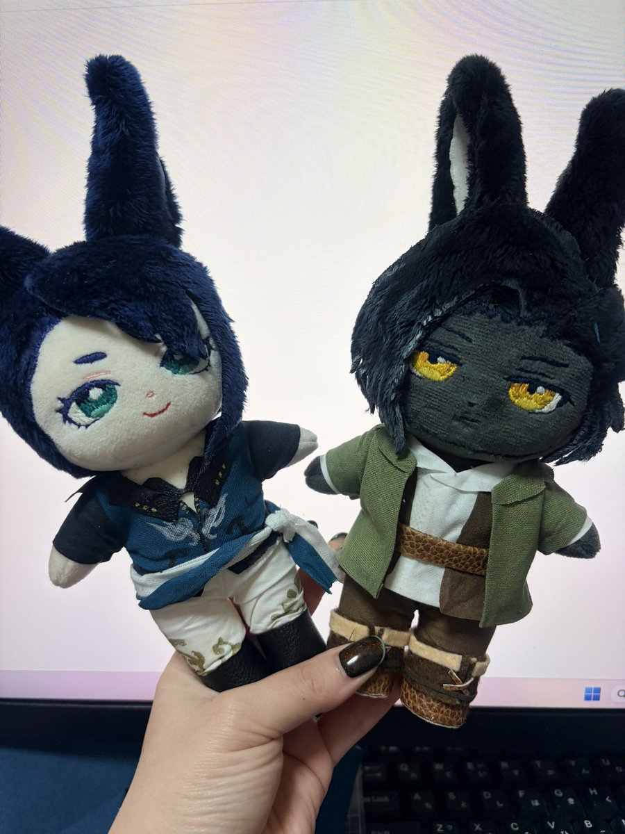 tsuki_723's tweet photo. 自キャラの方もできたぞ！
エレンヴィルくんの方も靴履かせて完成！！
ファンフェスに間に合ってよかった！ https://t.co/2phG8IwrrZ