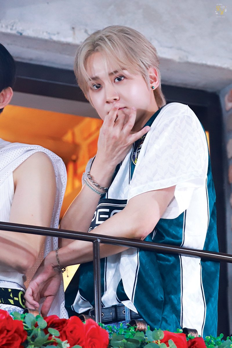 Shine931005's tweet photo. 250830 틴탑 [Just 15, Just Teen Top] 발매기념 메이크스타 팬사인회

#틴탑 #천지
#오늘은_하루종일_차니시_생일축하해
#FindAWayToChanhee https://t.co/D7UPTSj6Xf