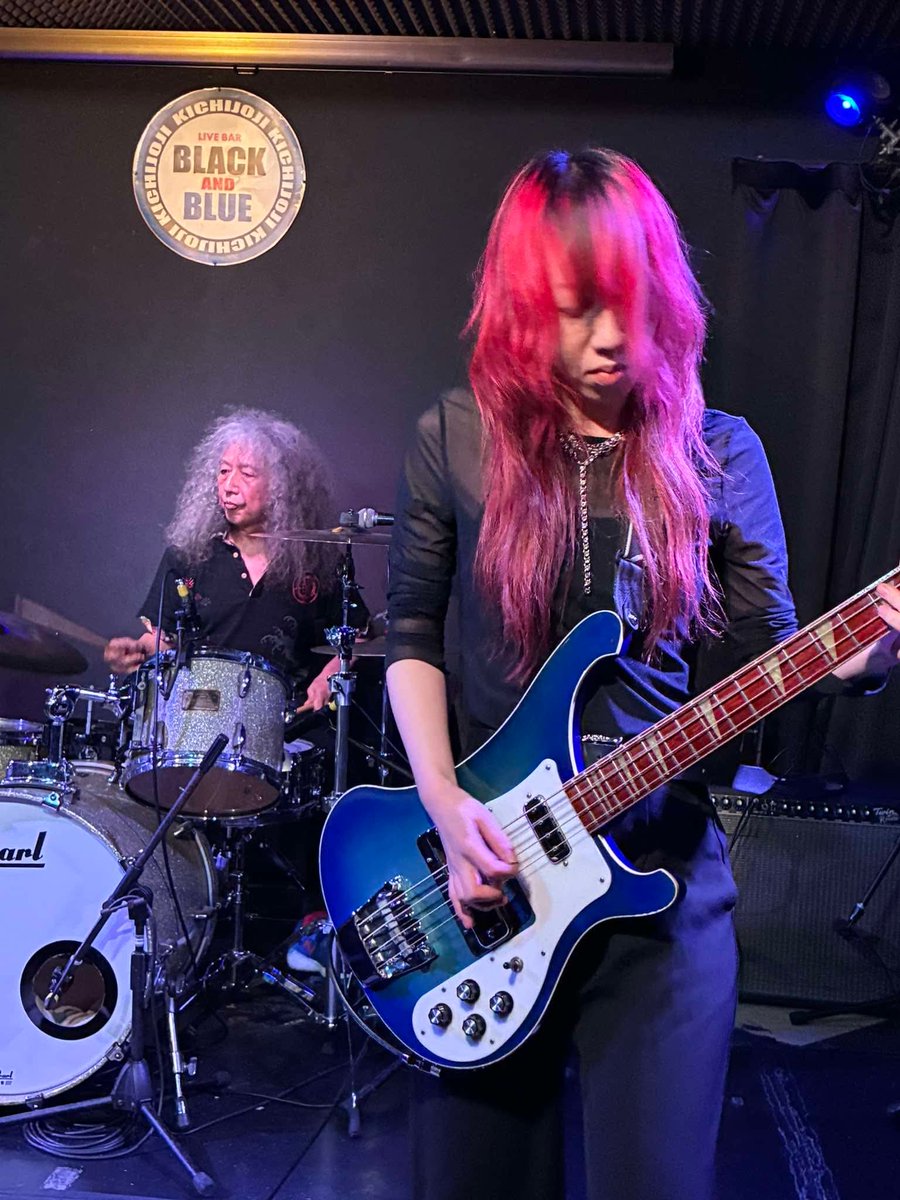 nininbayashi's tweet photo. この日は本当に楽しかった。沢山の方々に見て頂いて、聴いて頂いて、、この日関わって下さったお客様、対バンの皆様、BLACK&amp;BLUEの皆様、ありがとうございました。ただ、、ライブ動画を撮り損ねていて、めちゃくちゃ残念😭 https://t.co/kBa71kGs89