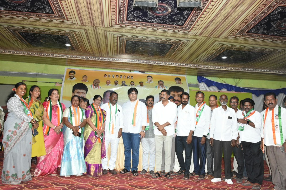 KUR_Congress's tweet photo. నేరెడ్‌మెట్ 136వ డివిజన్  మాజీ కార్పొరేటర్ శ్రీమతి కొత్తపల్లి మీనా ఉపేందర్ రెడ్డి గారు  మైనంపల్లి హనుమంత్ రావు గారి ఆధ్వర్యంలో కాంగ్రెస్ పార్టీ కండువా కప్పుకొని పార్టీలో చేరడం జరిగింది. వారితో పాటు డివిజన్‌కు చెందిన సుమారు 500 మంది నాయకులు  కాంగ్రెస్ పార్టీలో చేరడం జరిగింది. https://t.co/are5OrJnnn