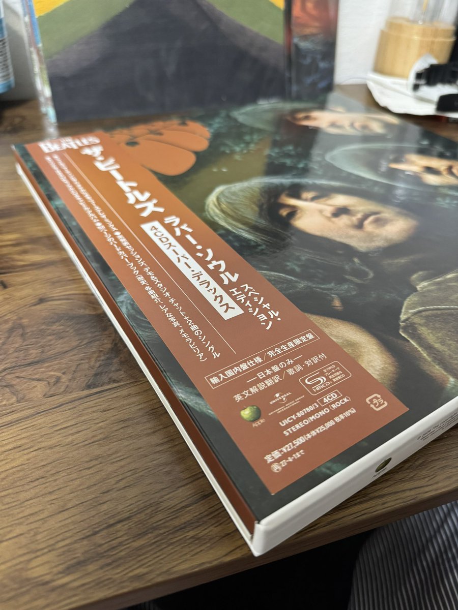 saniya_stok's tweet photo. The Beatlesラバーソウルのステッカー帯問題、ユニバーサルミュージックに問い合わせたところ、商品保護と品質維持のためにステッカー仕様を採用したとのことです…弱粘着タイプのシールのため、ゆっくり端から剥がせば粘着跡が残りにくいとのことです https://t.co/cMeFgLSWr2