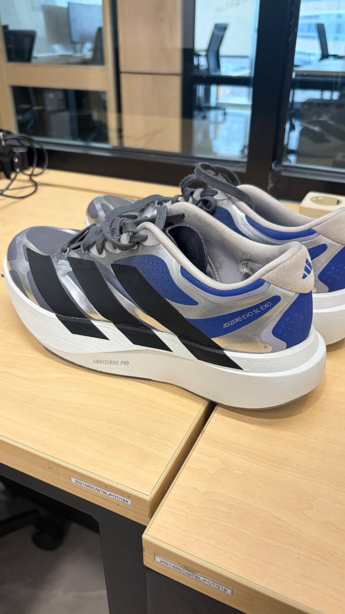 lemonbarsguy's tweet photo. mau lepas sepatu Evo SL Exo size 42,5 baru dipake di 125km murah aja 1,7jt , nego tipis2 boleh https://t.co/7lkEgW1c9m