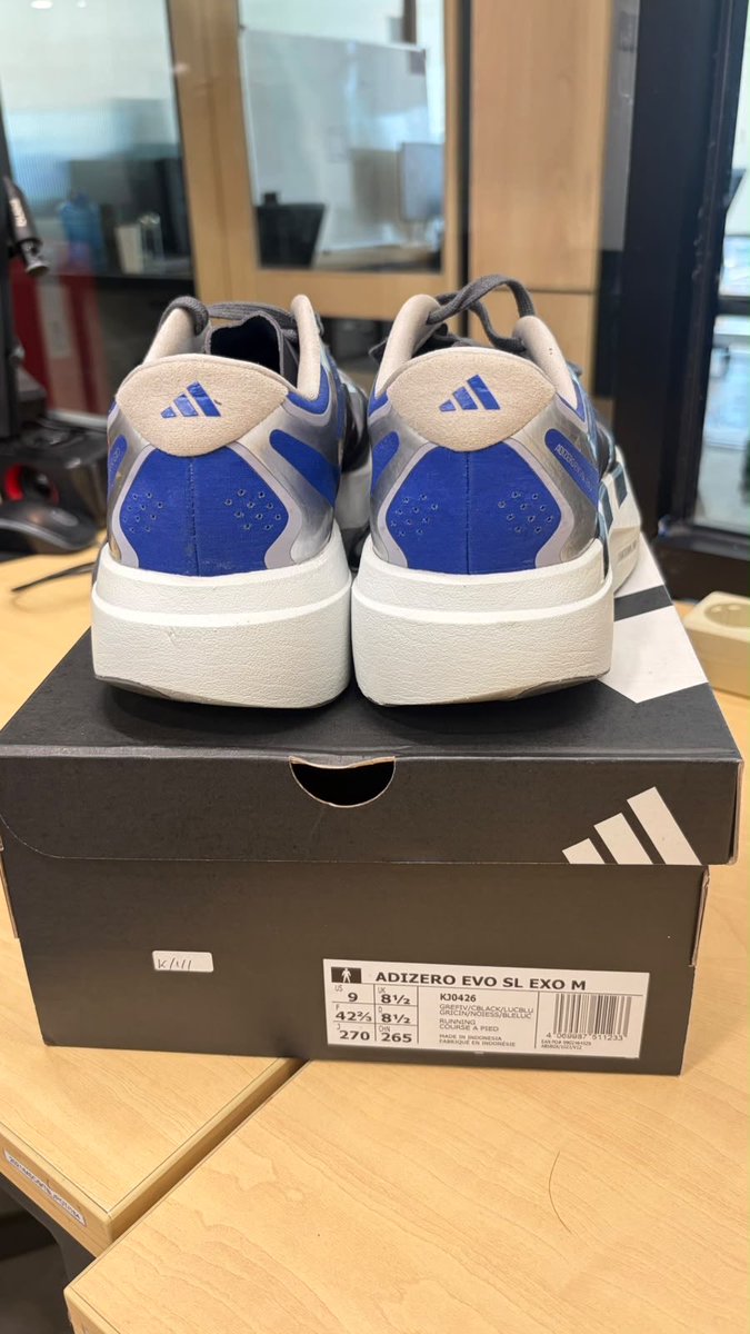 lemonbarsguy's tweet photo. mau lepas sepatu Evo SL Exo size 42,5 baru dipake di 125km murah aja 1,7jt , nego tipis2 boleh https://t.co/7lkEgW1c9m