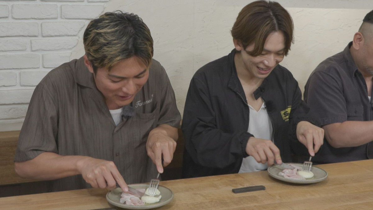 jsb3liveacc's tweet photo. ◤ TV ◢
#NAOTO

10/13(火)19:00～
UHB北海道文化放送「男旅 presents 神メシ Bros.北海道編」O.A.

圧倒的な食への探求心と情熱あふれるSHOKICHI＆NAOTOが北海道の美食に迫ります🍽️

🔗番組HP
https://t.co/u7ITQRZeiI https://t.co/1nwW4BtxAG