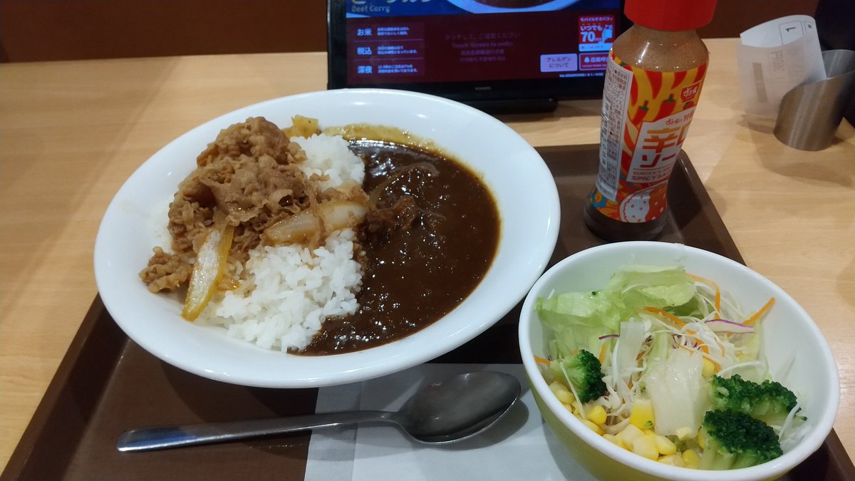 aimaki_games's tweet photo. 今日の晩御飯はすき家のビーフカレー
美味しゅうございました🍛 https://t.co/TodqJEu3xL