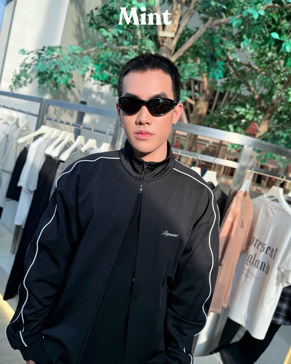 mintmag_th's tweet photo. #MintReports เก็บความเท่ของหนุ่ม #PUN จัดเต็มความคูล ร่วมเปิดตัว Represent ป๊อปอ��พครั้งแรกในไทยของแบรนด์ ที่จัดขึ้นในวันนี้ ณ  Central Embassy 💚

#RepresentTH
#MintMagTH https://t.co/bm1SYa0BzO