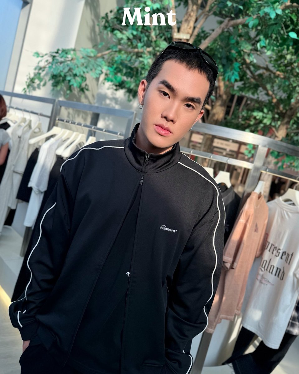 mintmag_th's tweet photo. #MintReports เก็บความเท่ของหนุ่ม #PUN จัดเต็มความคูล ร่วมเปิดตัว Represent ป๊อปอ��พครั้งแรกในไทยของแบรนด์ ที่จัดขึ้นในวันนี้ ณ  Central Embassy 💚

#RepresentTH
#MintMagTH https://t.co/bm1SYa0BzO