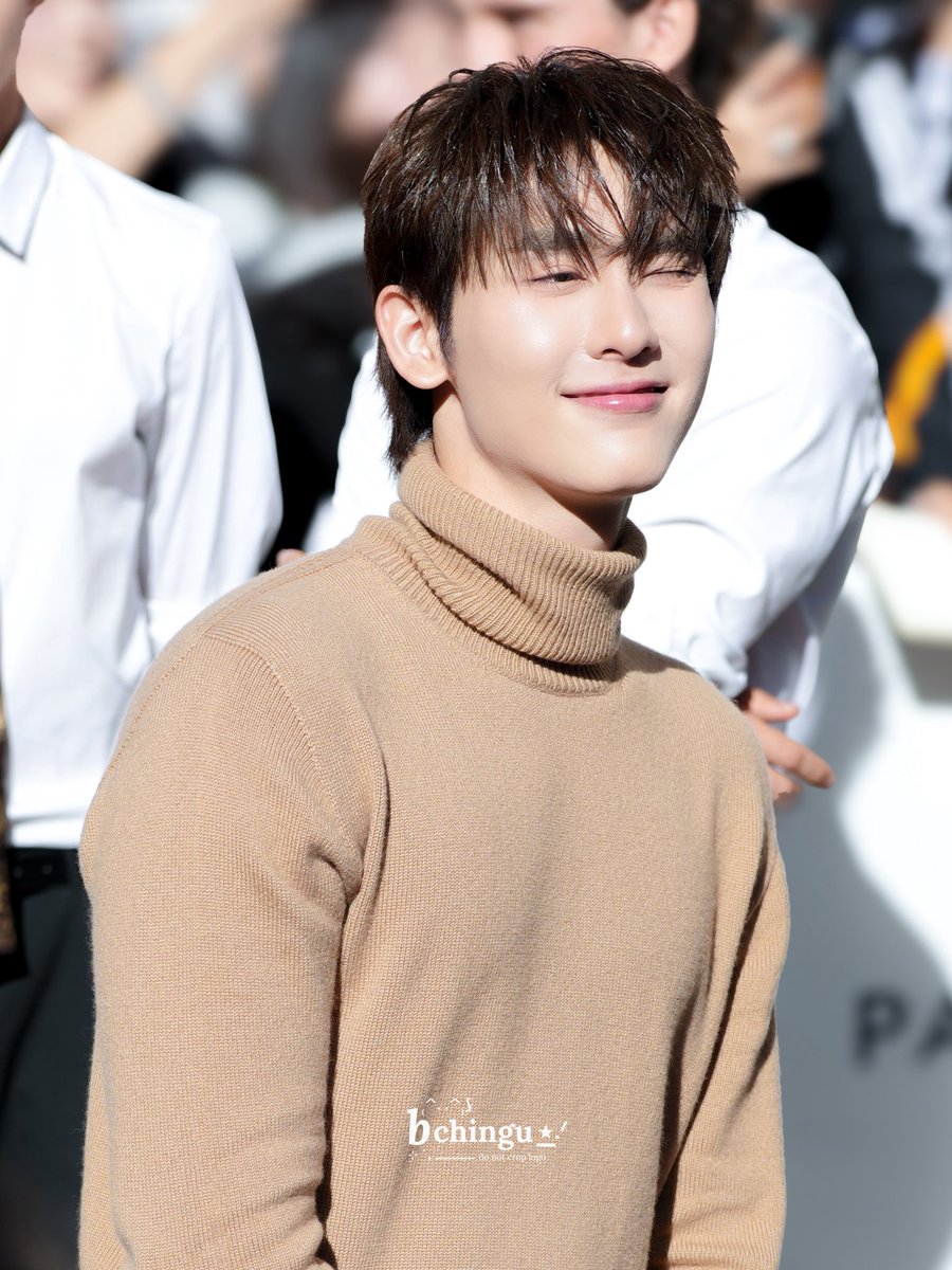 bchingu_'s tweet photo. BOOK X CELINE PFW27  
#BookKasidet #Celine #CelineEte2027 #MichaelRider #kasibook

I want to praise Book’s visual so much 😭😭😭 Like how can he be pretty like this ㅠㅠ No need to edit much, just crop and put some adjustment, his visual is unreal like this 😭😭 I don’t know how to say but even word can’t describe how pretty he is 😭😭 The real visual is Book 

original                                           edited