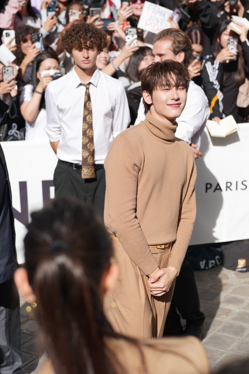 bchingu_'s tweet photo. BOOK X CELINE PFW27  
#BookKasidet #Celine #CelineEte2027 #MichaelRider #kasibook

I want to praise Book’s visual so much 😭😭😭 Like how can he be pretty like this ㅠㅠ No need to edit much, just crop and put some adjustment, his visual is unreal like this 😭😭 I don’t know how to say but even word can’t describe how pretty he is 😭😭 The real visual is Book 

original                                           edited