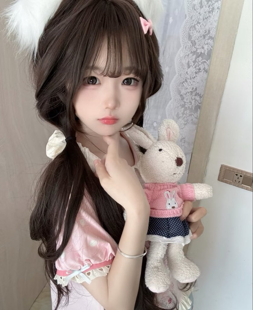 jennifer69ls3's tweet photo. 有爸爸要来锐评我16岁的福嘛🥺                                                

心情不好来X发泄了   

真没有🚪  流言1我真的给呀 https://t.co/dcosPELrMZ