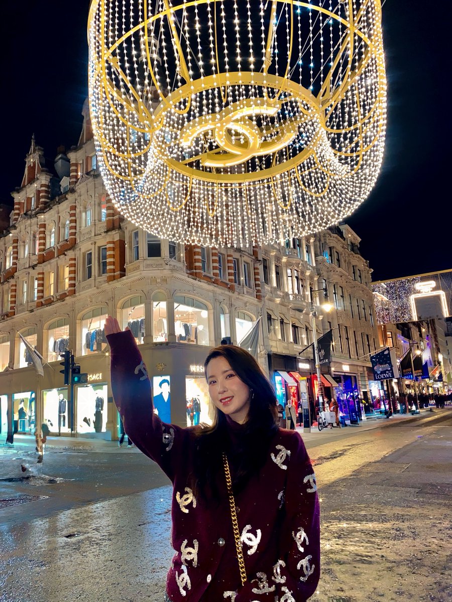 g_piria's tweet photo. Nhắm mắt tưởng tượng một mùa Christmas nữa ở nước Anh. https://t.co/l3GixFJ88I