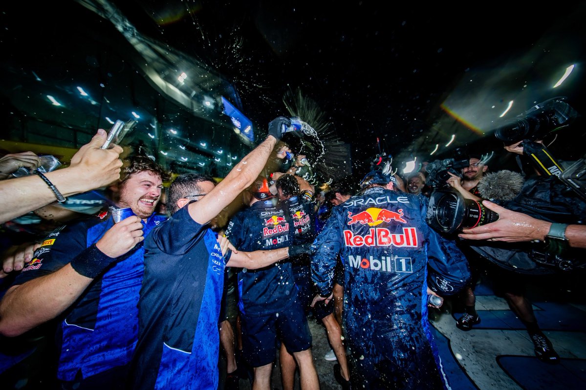 im_seoah's tweet photo. Formula 1 is a TEAM sport. https://t.co/EShGBpx0WA