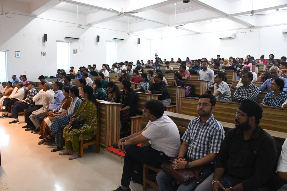 MalayPit1974's tweet photo. Welcomed the MBBS Batch 2026–27 at Santiniketan Medical College & Hospital. Wishing our future doctors a journey of knowledge, compassion and service. Dream big, stay humble and serve humanity.
#MBBS202627 #SantiniketanMedicalCollege #FutureDoctors https://t.co/RIQbic4yvM