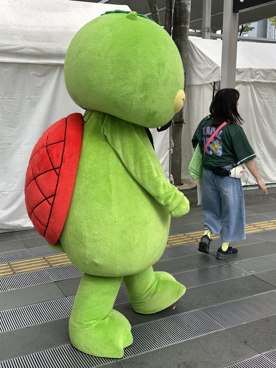 km2monluv's tweet photo. 2026.10.4
#ゆるキャラグランプリ
#ゆるバース　
カパルがREITOに投票メダルあげてるところ、お散歩、ぱちたん&amp;REITOの3ショットです。 https://t.co/Ixtev1zL2M