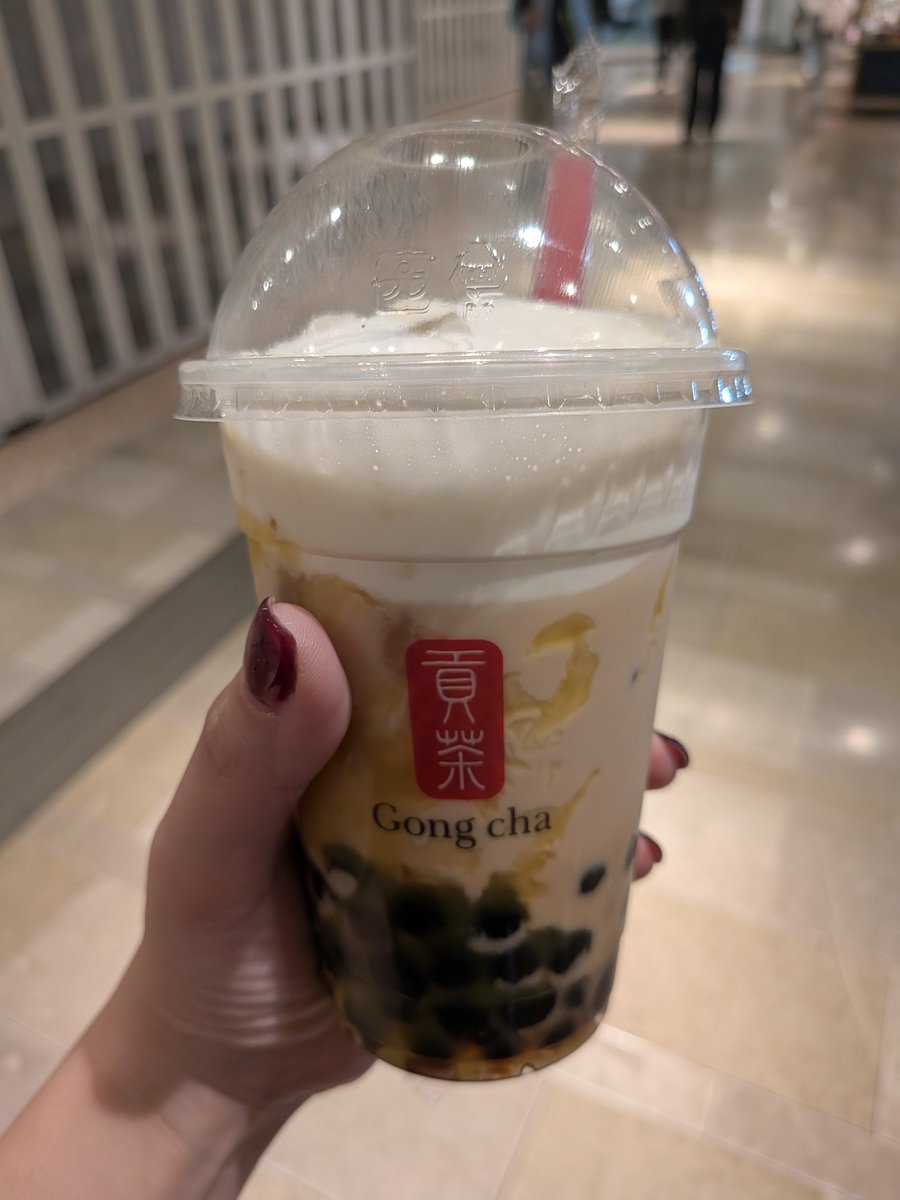 MARI09hase's tweet photo. @gongcha_japan 仕事帰りに新作飲んできましたーーー🍠🥤
芋好きにはたまらないこの季節🍁誕生日のトッピングクーポンを使ってボリューミーに😘
タピオカのモチモチ＋お芋はモッチリモッチリ感触、わらび餅みたいな柔らかさで美味しかった😍 https://t.co/3Ax6TAdhqG