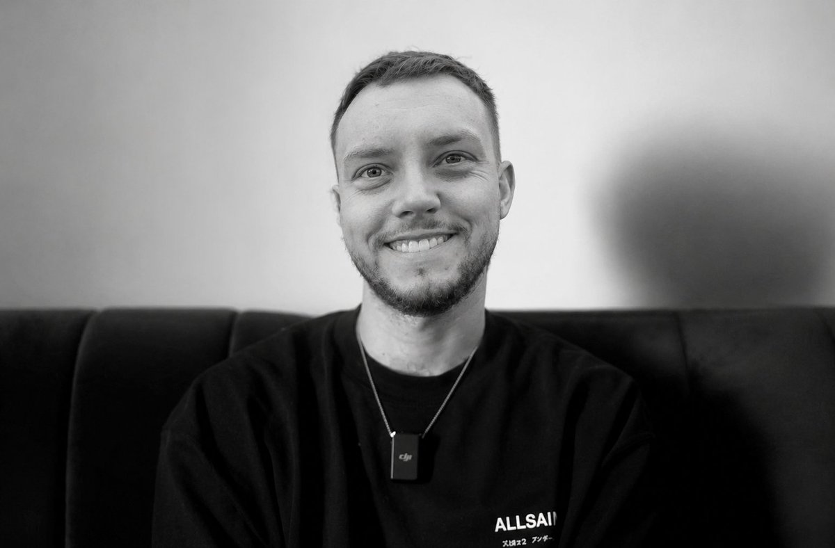 kostekP1's tweet photo. W oczach widzów zmarł polski youtuber, Szymon Przeździecki, znany jako Ojksiążulo. https://t.co/35g4z1FHtK