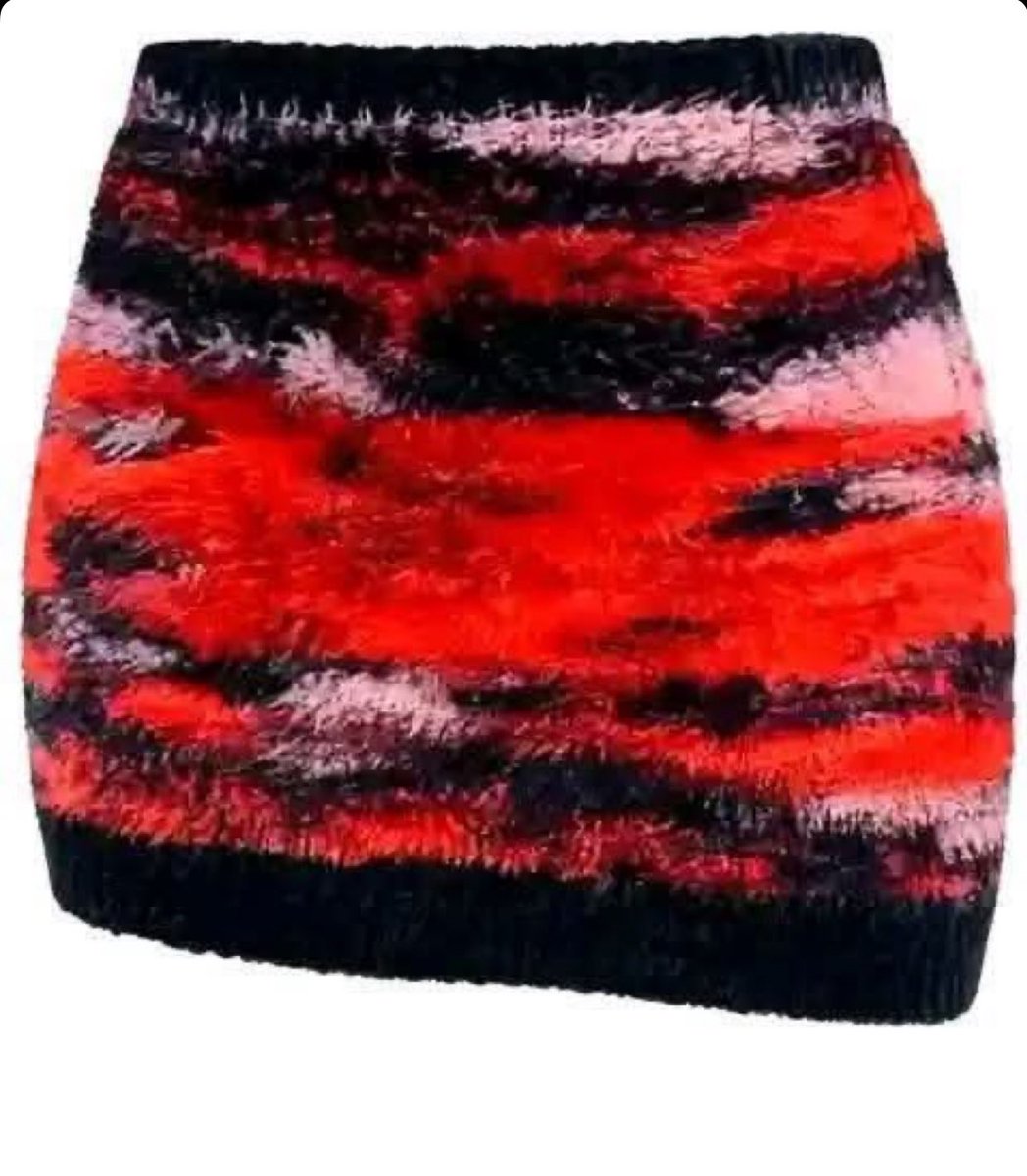 Thewrldbaby's tweet photo. 90% of Nigerian girls wore this skirt https://t.co/6t919N3BOo