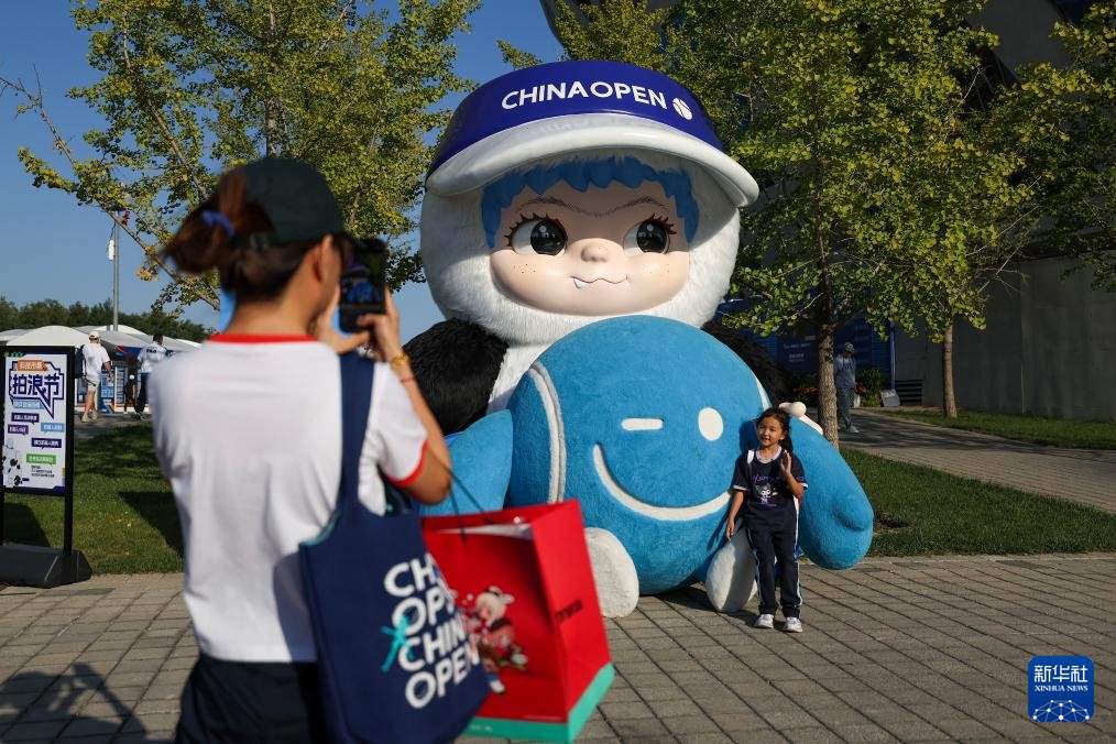 SoyCalebTJ's tweet photo. China Open’s ticket stub isn’t just a seat. One yuan of ticket revenue pulled about seven yuan of city spending — food, shops, merch, hotels.

Beijing also put the matches on big screens in nearly 100 Huaxia cinemas nationwide. Same stub. Different rooms.

In the U.S., the arena is the product. In China, the city is.