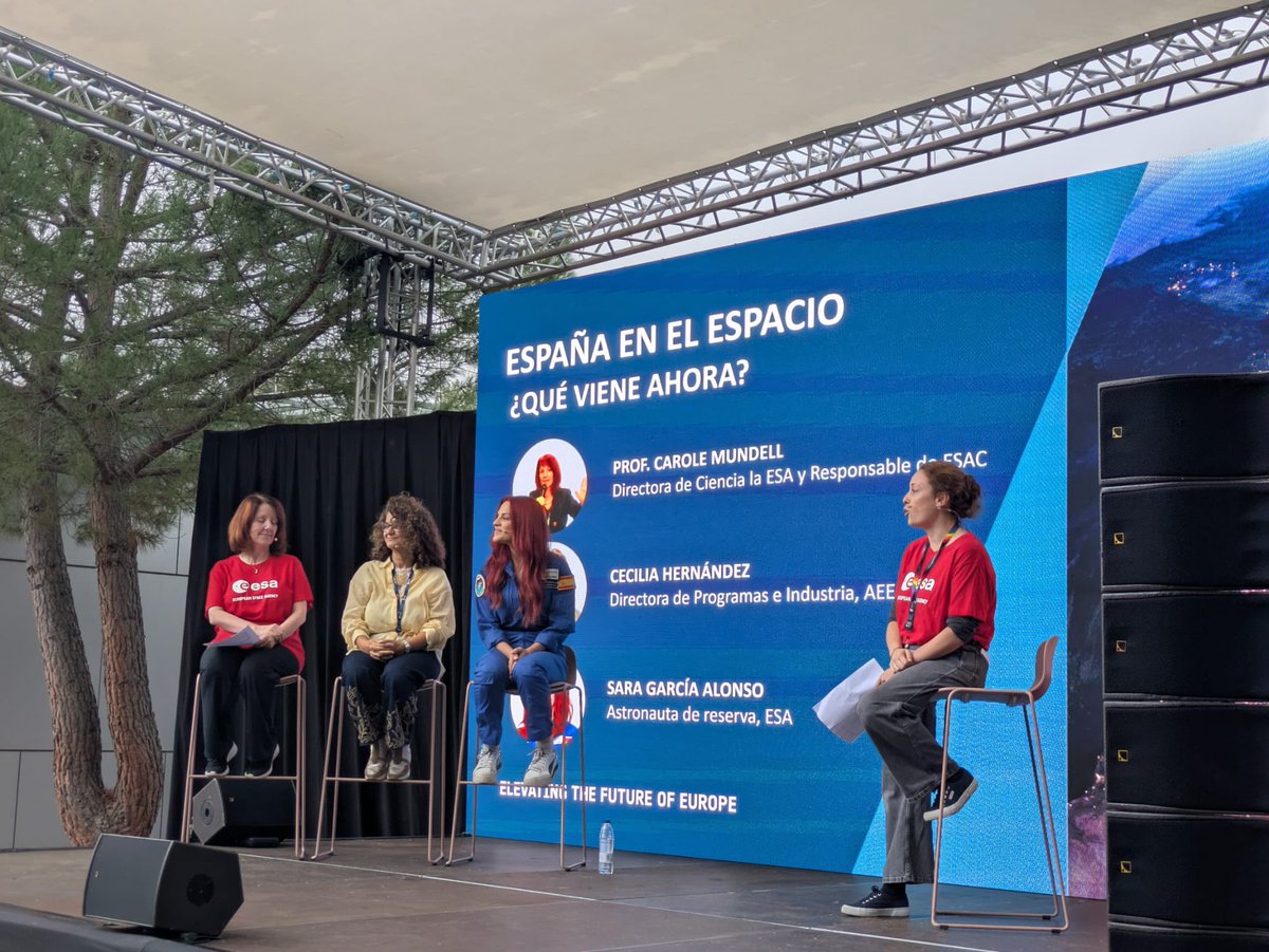 aee_gob's tweet photo. Este fin de semana la @aee_gob participó en los Open Days de @esa_es, presentando el programa «Astronauta por un día» y debatiendo sobre el papel de España en la ESA y el reto científico de la misión #ARRAKIHS. 🚀🛰️
🇪🇸¡Gracias a todos los que os acercasteis! ✨
#ESAOpenDays2026 https://t.co/i0ZFbj4ycQ