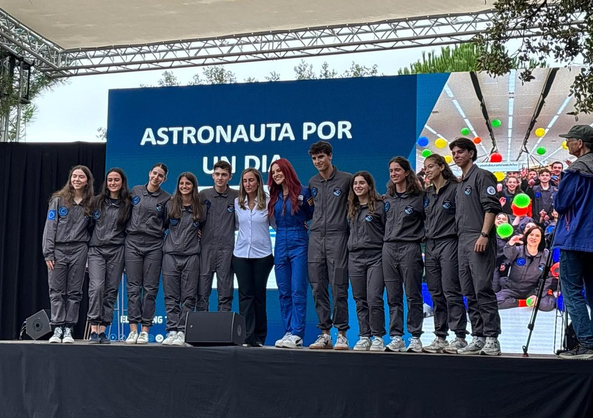 aee_gob's tweet photo. Este fin de semana la @aee_gob participó en los Open Days de @esa_es, presentando el programa «Astronauta por un día» y debatiendo sobre el papel de España en la ESA y el reto científico de la misión #ARRAKIHS. 🚀🛰️
🇪🇸¡Gracias a todos los que os acercasteis! ✨
#ESAOpenDays2026 https://t.co/i0ZFbj4ycQ