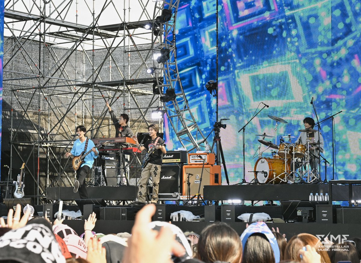XMF_official's tweet photo. [XMF 2026] DAY2 SKETCH ⭑ Ae! group

Photo by  ⒸAZUSA TAKADA  / XMF 2026

•························· ⭑ ·························•
XMF 2026
Croxx The Sound, XMF!

2026. 10. 03(Sat) – 10. 04(Sun)
Paradise City

#XMF2026 #XMF
#XnterstellarMusicFestival2026 #XnterstellarMusicFestival