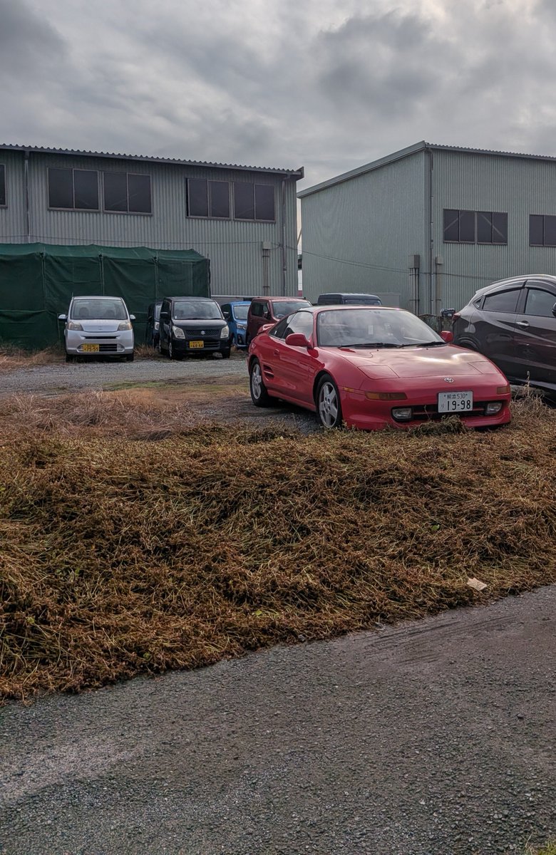 Kyo_chann_SW20's tweet photo. ただ駐車場に停めただけなのに放置車両にしか見えない https://t.co/q3q3wzVI5B