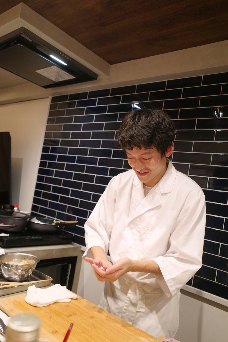 kohei_fukuyama's tweet photo. 10/10のオールスター感謝祭「赤坂５丁目ミニマラソン」

今回も僕は舞台『ハリー・ポッターと呪いの子』そして「#鮨ふく山」2つの看板を背負って走ります🏃‍♂️

先日の鮨会で凄く素敵に料理の写真を撮っていただいたので、当日まで毎日少しずつ載せていきたいと思います！

良い宣伝になりますように！ 🍣 https://t.co/vQecVO2jbU