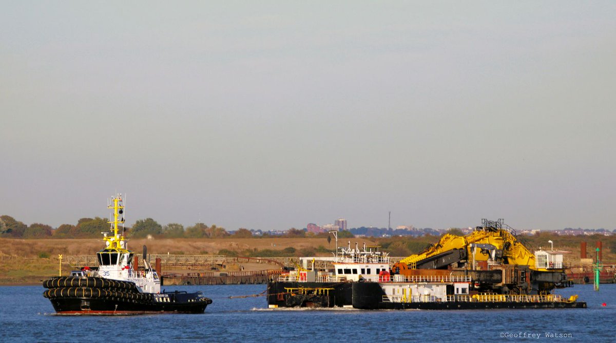 GeoffreyWatson2's tweet photo. Multratug 35 towing the dredger Mimar Sinan to Tilbury dock yesterday afternoon.
#tugs #towage #portoflondon #tilbury #marinephotographer #dredging #netherlands #vietnam #multratug #thames https://t.co/UjGWJjJ950