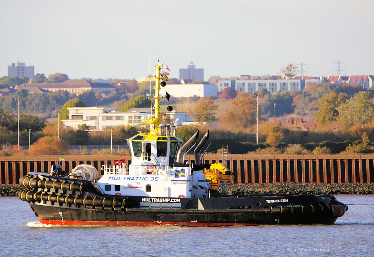 GeoffreyWatson2's tweet photo. Multratug 35 towing the dredger Mimar Sinan to Tilbury dock yesterday afternoon.
#tugs #towage #portoflondon #tilbury #marinephotographer #dredging #netherlands #vietnam #multratug #thames https://t.co/UjGWJjJ950