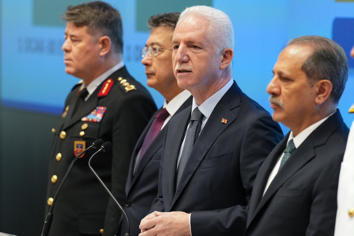 TC_istanbul's tweet photo. İstanbul’un huzuru, Türkiye’nin huzuru.🇹🇷

Valimiz Davut Gül, İstanbul’un 2026 yılının ilk 9 ayına ilişkin emniyet verilerini, 2025 yılının aynı dönemi ile karşılaştırmalı olarak düzenlediği basın toplantısında açıkladı. Vali Gül:

“İstanbul gibi dünyanın en önemli metropollerinden birinde yaşayan vatandaşlarımızın huzur ve güven içerisinde hayatlarını sürdürmeleri bizim en temel sorumluluğumuz.

Bu anlayışla; Emniyetimizle, Jandarmamızla, Sahil Güvenliğimizle, diğer bütün kurumlarımızla birlikte İstanbul’un huzurunu bozan, vatandaşlarımızın güvenliğini tehdit eden, kamu düzenini zedeleyen her türlü suç ve suçluyla mücadelemizi kararlılıkla sürdürüyoruz.” ifadelerini kullandı.

@gul_davut 
@TC_icisleri 

#HuzurunYüzyılı
#İstanbulunHuzuru🇹🇷
#TürkiyeninHuzuru🇹🇷

📍İl AFAD Merkezi