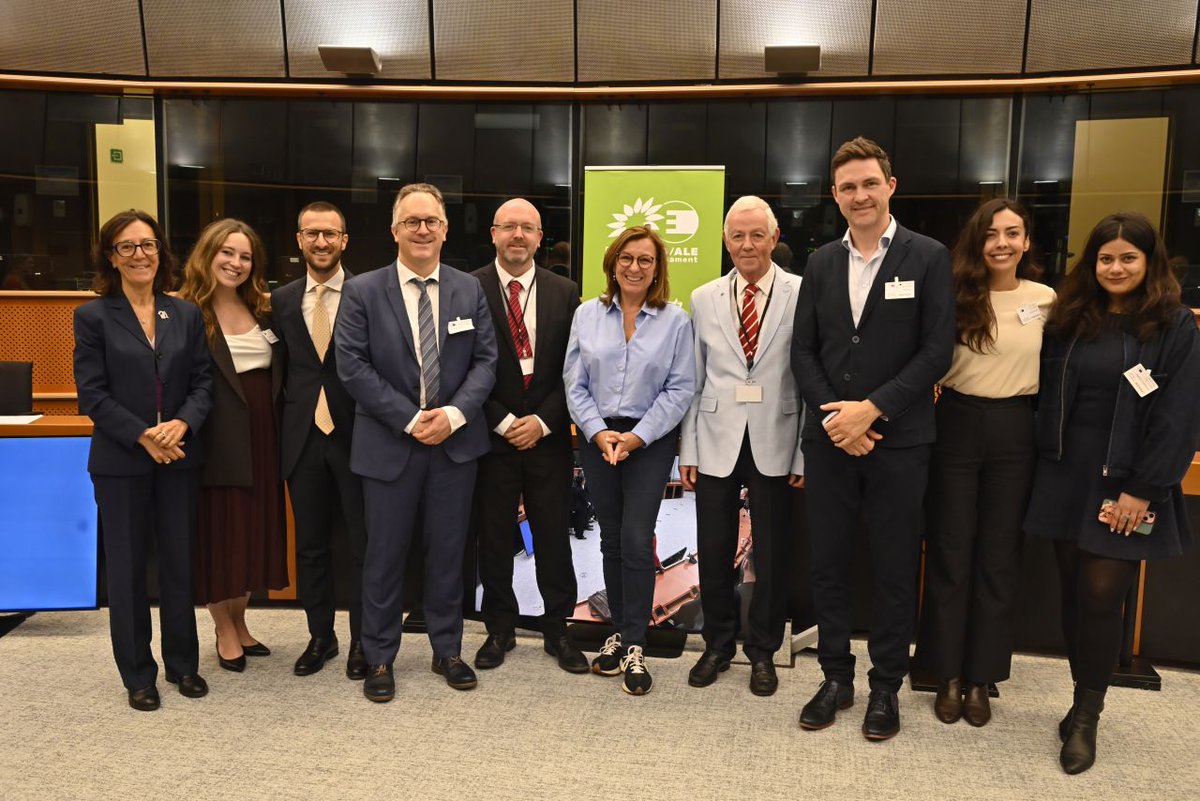 AOUCareggi's tweet photo. 🇪🇺 Riccardo Campi a Bruxelles per la presentazione del nuovo white paper europeo sul tumore del rene

🔗 Leggi il white paper completo: https://t.co/617oZkk1JX

#Careggi #CareggiNotizie #Urologia #TumoreDelRene #RicercaScientifica #EAU #UrologyWeek #SanitàToscana #Bruxelles https://t.co/kJOePRlxGF