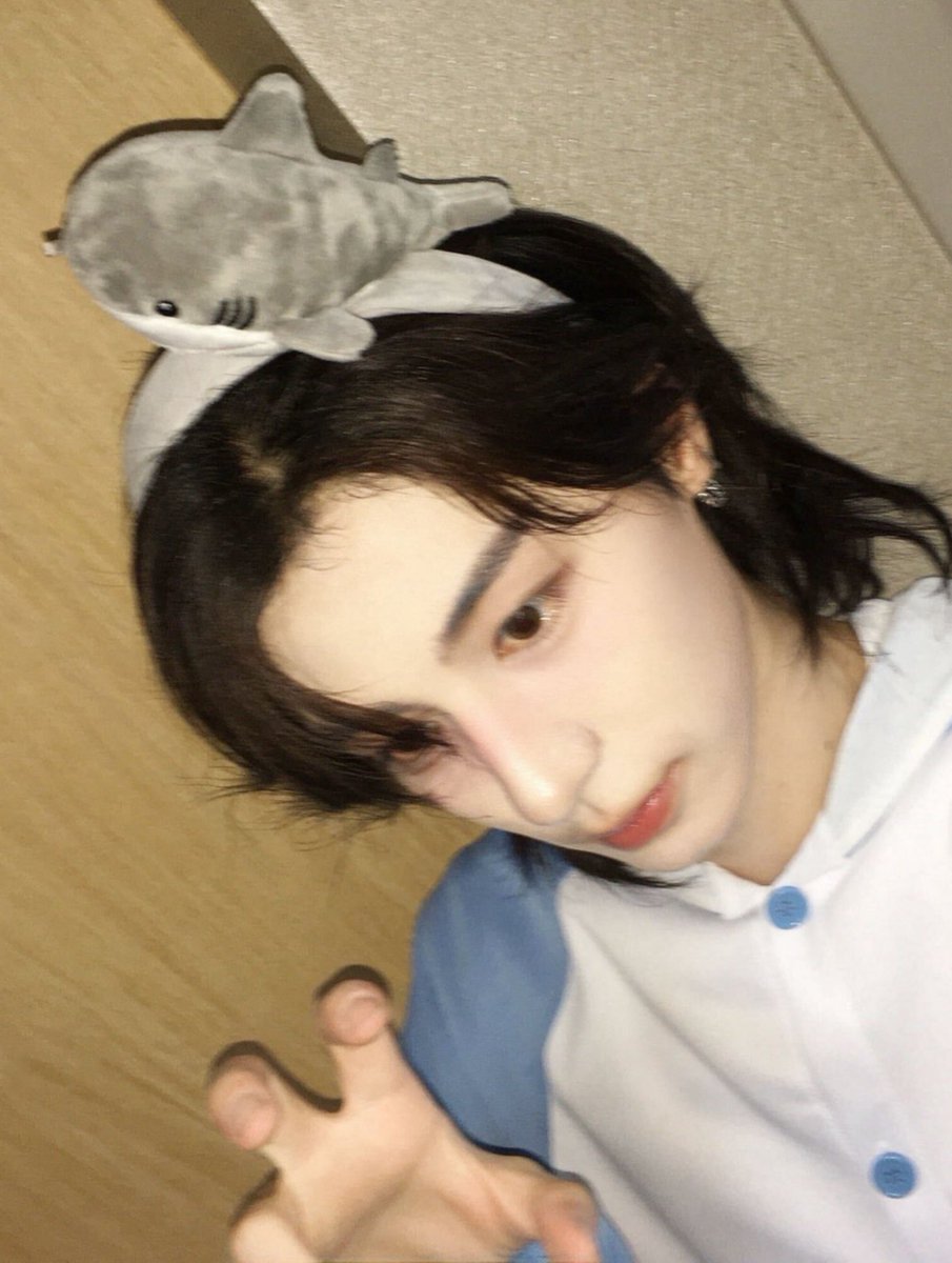 myungfourz's tweet photo. wdym somebody mistook him for a girl 😭 girlhan is real????? https://t.co/gltQSF27P6