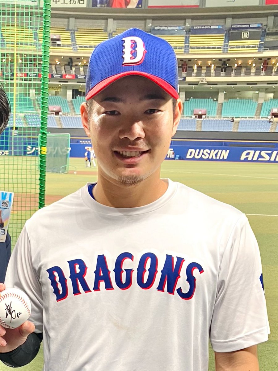 dranaviCAT's tweet photo. ▼中日ドラゴンズ応援番組 #ドラナビ🐉
地元出身Wヒロト
#髙橋宏斗 投手＆ #森博人 投手サインボールセット⚾
2️⃣名様に当たる🎯▼

◆応募方法
①@dranaviCATをフォロー
②この投稿をリポスト
③応援メッセージをリプライ

≪締切10/18≫
当選者に後日DM

#ドラゴンズ
#スターキャット
#プレゼント https://t.co/9pAdehxRMT