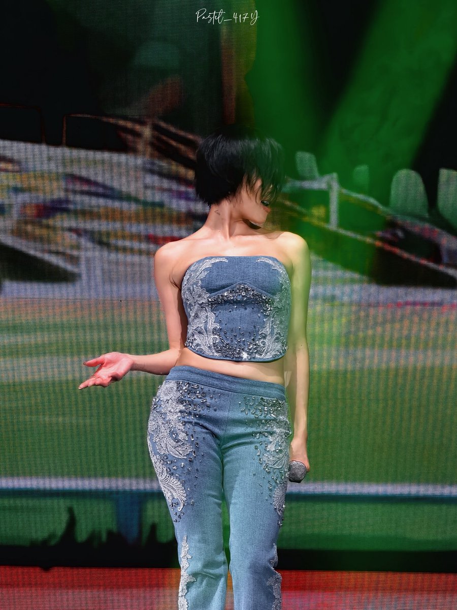 Pastel_417Y's tweet photo. 261004 마마무 WORLD TOUR [4WARD]     
IN HONG KONG 

show time

 #MAMAMOO  #화사 #HWASA https://t.co/jMT7RjCckp