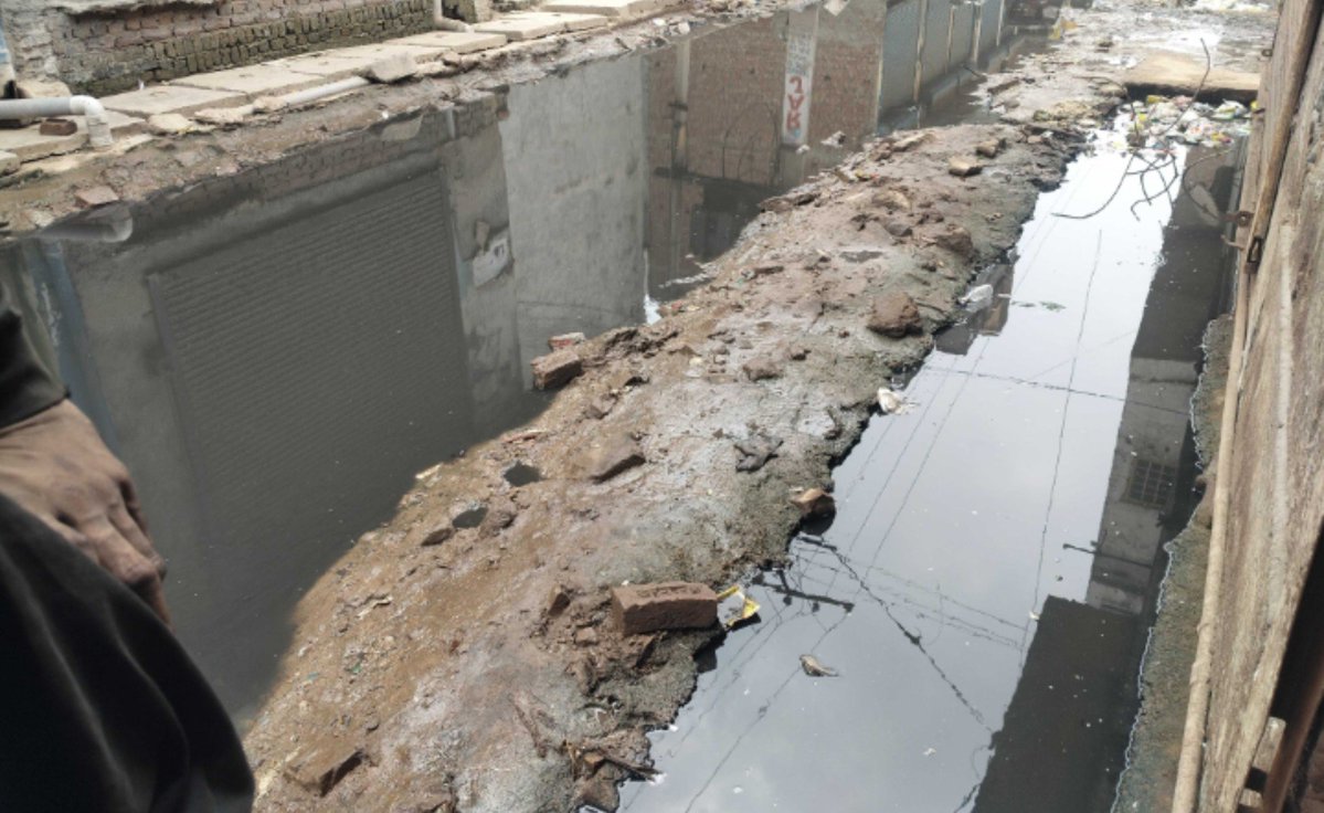 RakeshK32229480's tweet photo. बहनचोद Faridabad 😭😭😭😭😭😭😭😭😭😭😭😭😭.
10th world city 
Human waste flowing in streets 🤮🤮🤮🤮🤮.
How are people tolerating this ????? https://t.co/GXK9INSAYu
