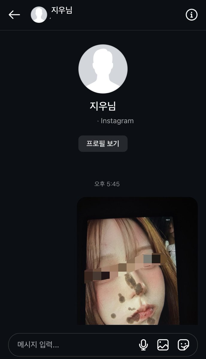 ttnwqu's tweet photo. 니 언니한테 특별히 좋은 거 피부에 뿌려줬어
너도 곧 뿌려줄테니까 기다려 ❤️
#지인박제 #지인능욕 #얼싸 https://t.co/CDqNMN7vWf