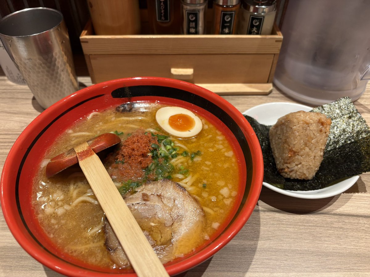 mitide_3's tweet photo. お昼やすみです！
今日も外回りでいっぱい歩いて疲れたので、一幻を食べます🍜🦐
カロリーなんて気にしない！！！ https://t.co/faPYNk3Qdg