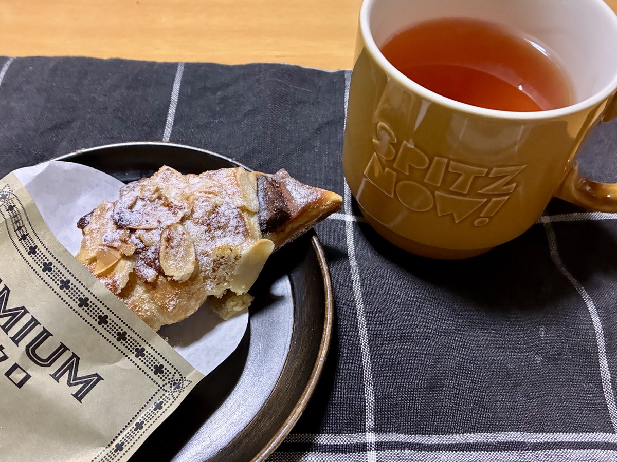 SatoMadeleine's tweet photo. やっと観に行って来れた！
詳しい物語は知らなくても十分楽しめた。ストーリー展開の仕方もさすがノーラン監督、３時間近くの迫力ある映像にも全く目が離せず👀
お陰でちょっと疲れたかも〜😅IMAXの臨場感溢れる音響のせいもあったからかな。。

なので只今甘いもので疲れを癒し中〜🥐🫖😁 https://t.co/HUjE7OceJB