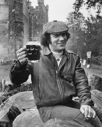 rehm69's tweet photo. @acdc @ChristieGoodwin ⚡️ Happy birthday, Jonna ⚡️ https://t.co/RgmZfYt4Qd