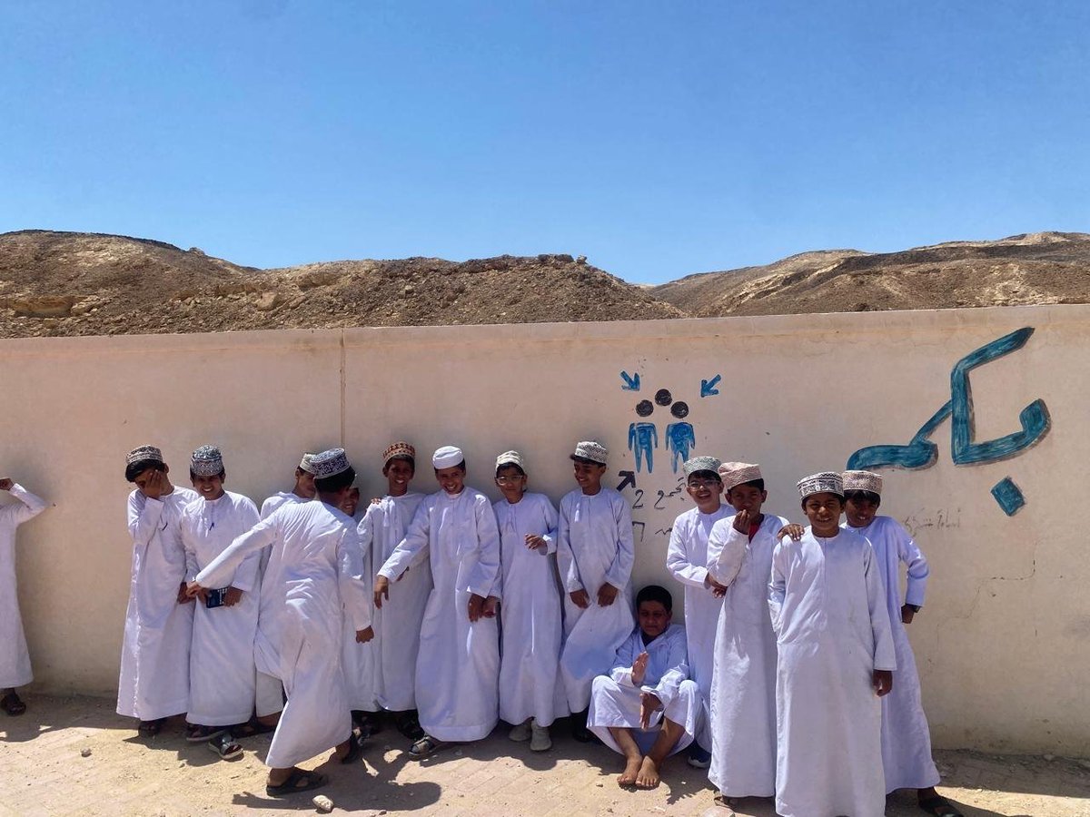 SchoolAndat's tweet photo. ضمن تفعيل خطة الطوارئ المدرسية، نفّذ الأستاذ أحمد العفاري، فني مختبر العلوم، والمكلف بلجنة الامن والسلامه المدرسيه والصحه المدرسيه تدريبًا عمليًا للطلبة على إجراءات التعامل مع حالات الطوارئ، بما يعزز الوعي بالسلامة والاستعداد للتعامل مع مختلف المواقف الطارئة https://t.co/TwbKlAkfAy